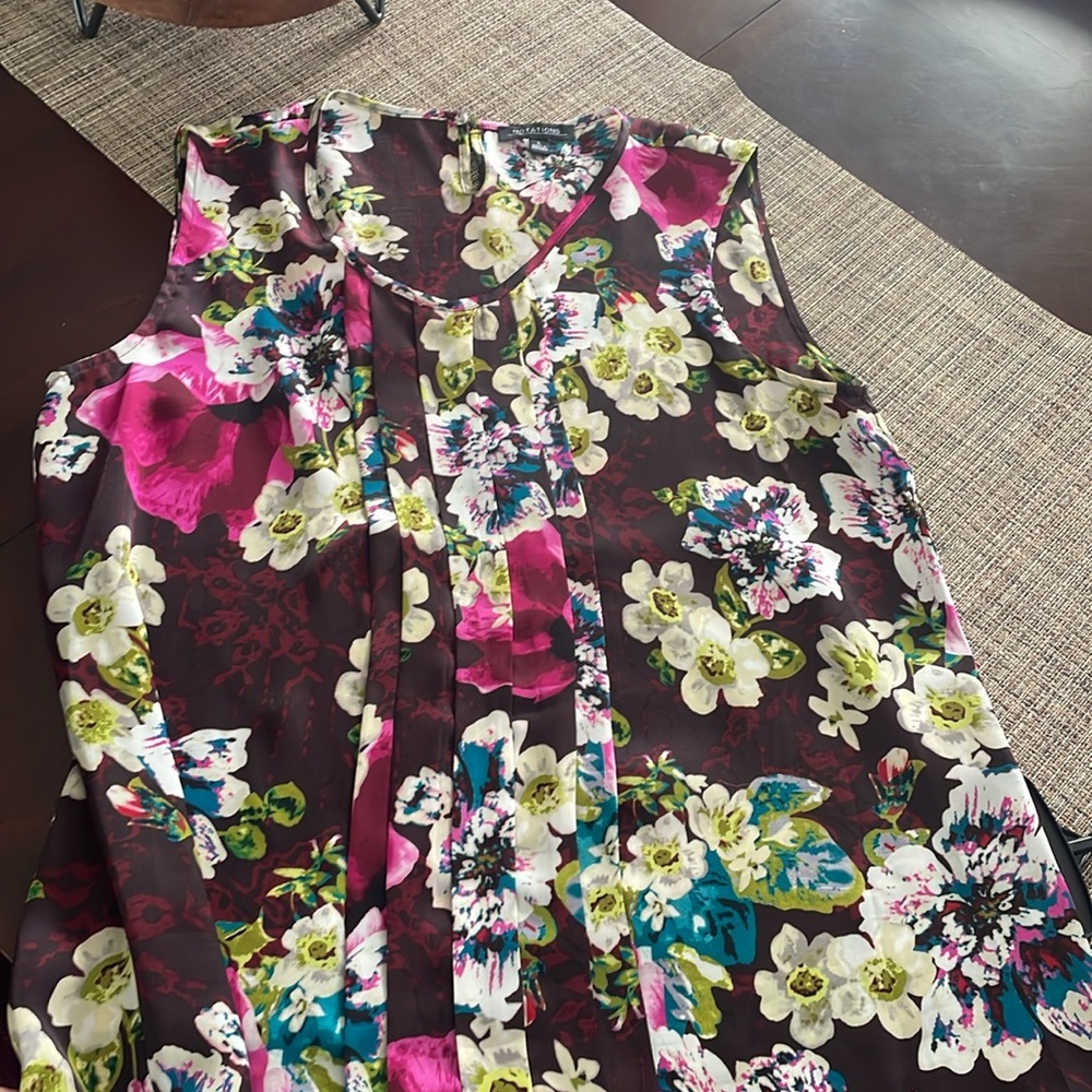 Floral Top - Picture 5 of 7